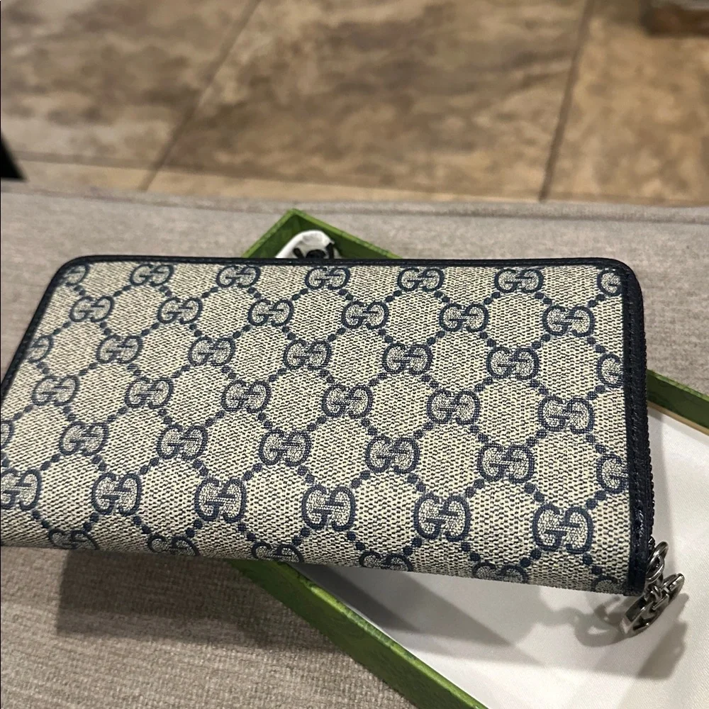 Gucci Blue GG Canvas Zip Wallet - Picture 3 of 5